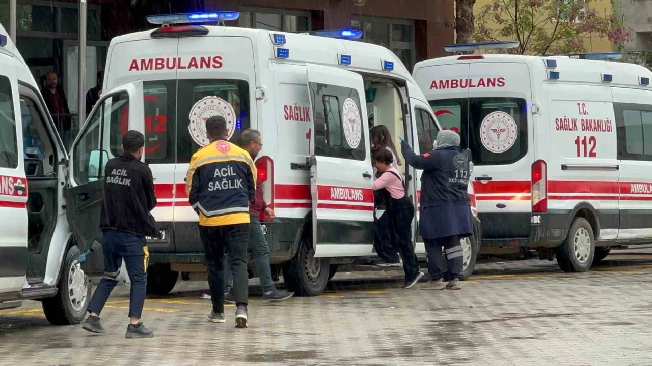 Yedikleri �ekerden zehirlenen 15 ��renci hastanelik oldu