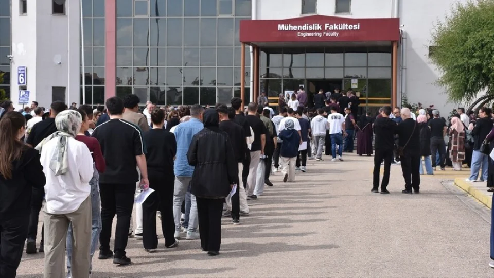 YKS'nin ilk oturumu Temel Yeterlilik Testi başladı