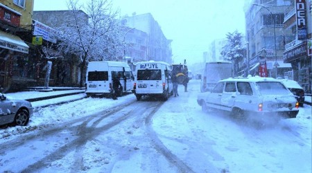 Yollar buz pistine döndü