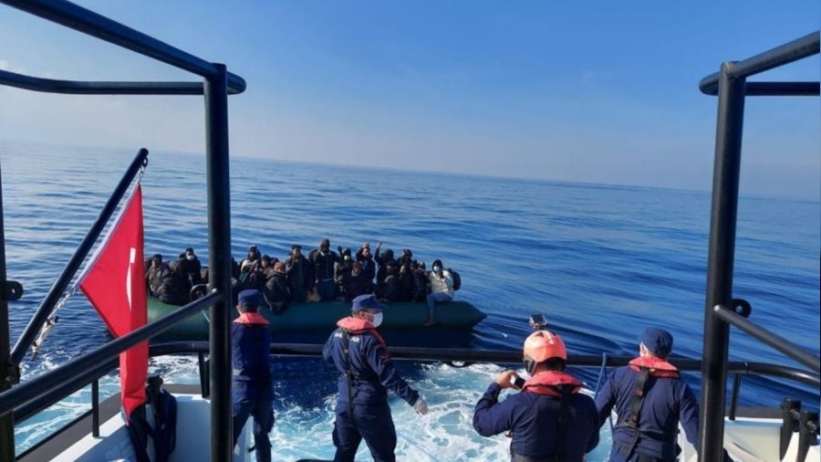 Yunanistan'�n T�rk kara sular�na itti�i 113 d�zensiz g��men kurtar�ld�