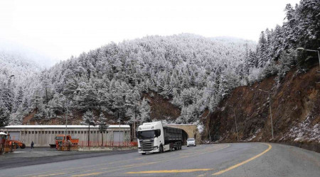 Zigana Dağı beyaz gelinliğini giydi