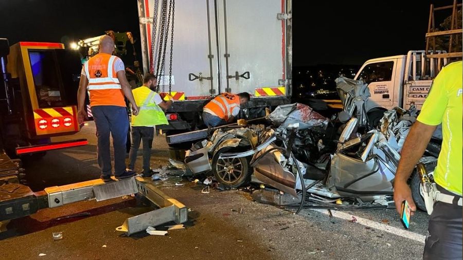 Zincirleme kazada 4 �ocuk hayat�n� kaybetti