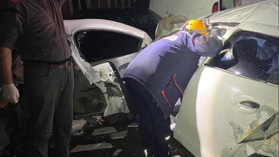 Zonguldak'ta ara� �arampole u�tu: 2 yaral�