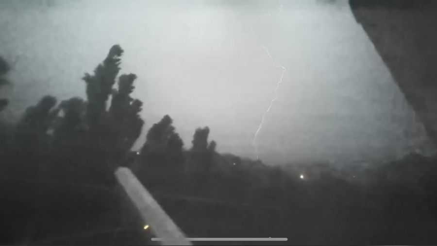 Zonguldak'ta şimşekler geceyi aydınlattı