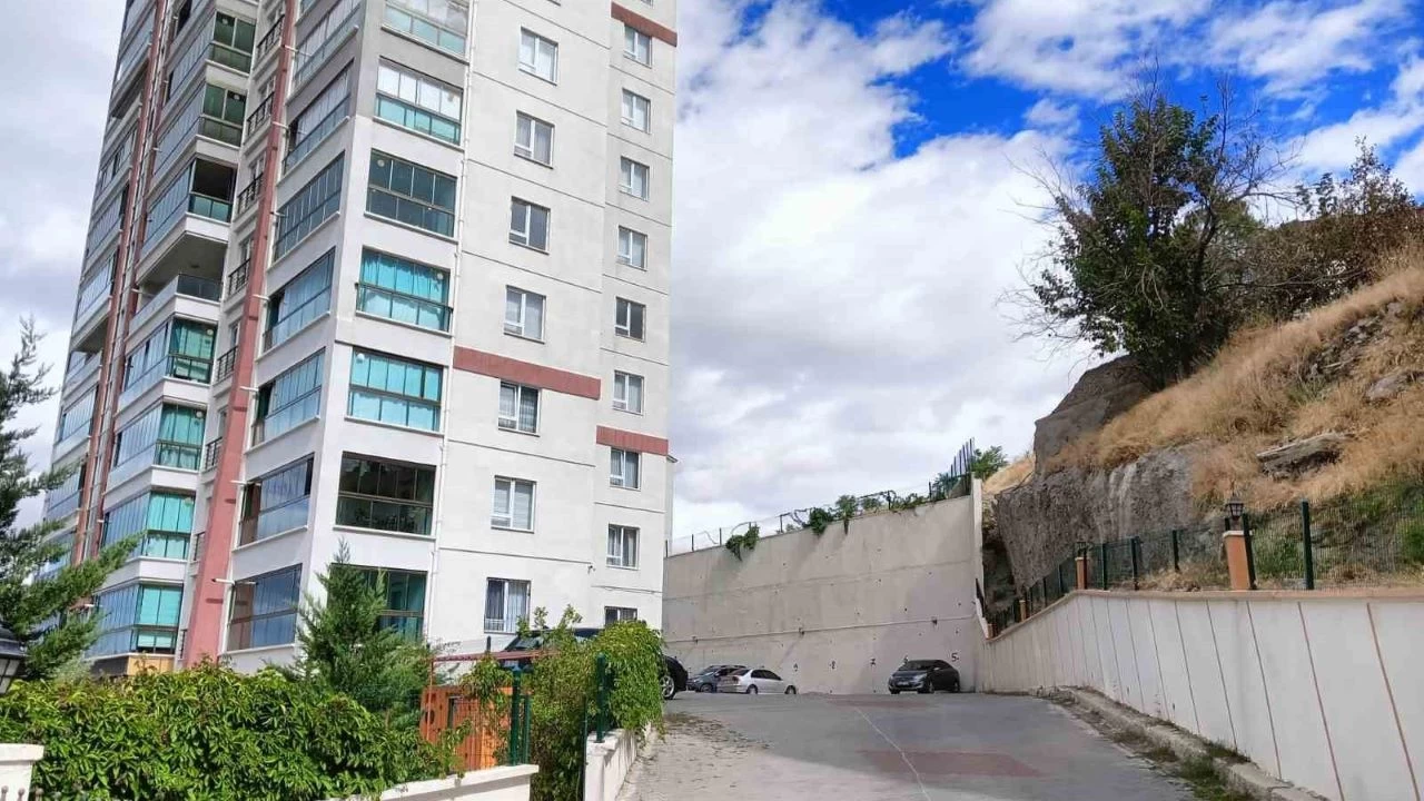 13. kattan düşen çocuk hayatını kaybetti