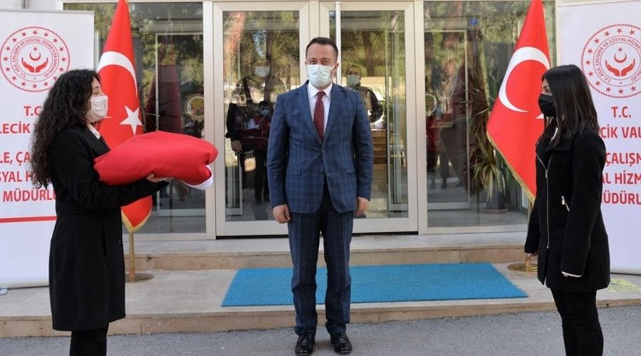 18 Mart'ta Çanakkale'de göndere çekilecek Türk bayrağı Bilecik'e ulaştı