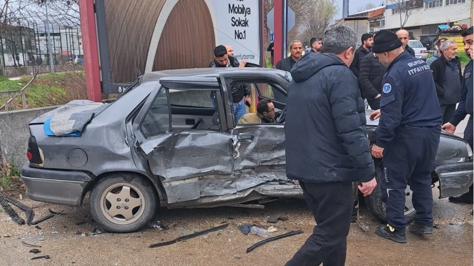 2 arac�n kar��t��� kazada 4'� �ocuk 9 ki�i yaraland�