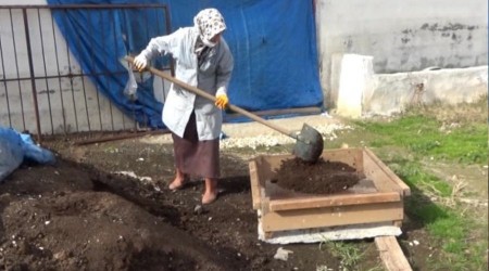 2 üniversite mezunu kadın, organik solucan gübresi üretiyor