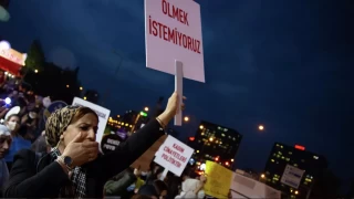 2023'te en az 315 kadın öldürüldü. Kadınlar en çok evlerinde ve yakınlarındaki erkekler tarafından öldürülüyorlar