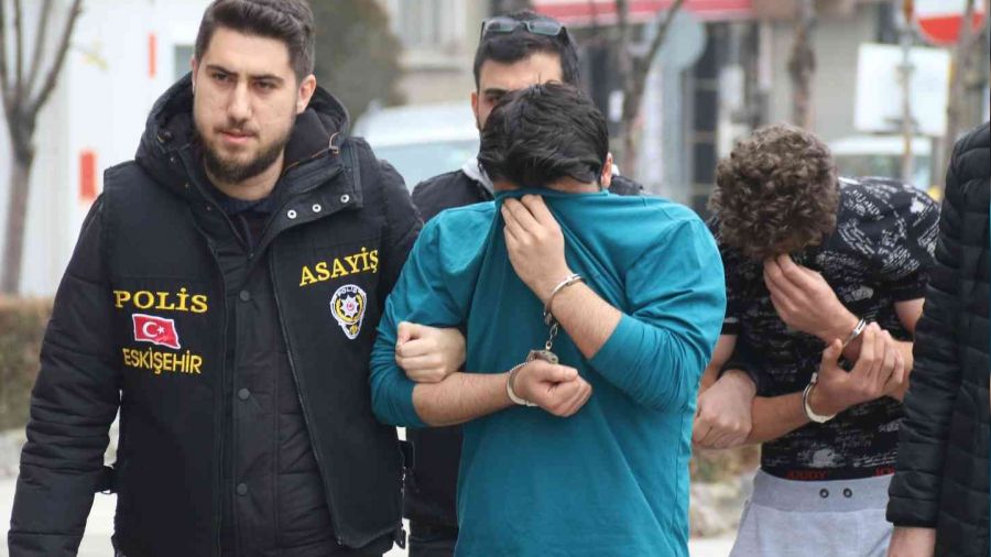 21 ya��ndaki Ay�enur'un katil zanl�s� yakaland�