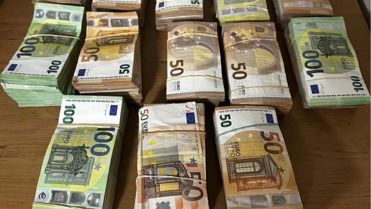 245 bin Euro kom�uya kald�