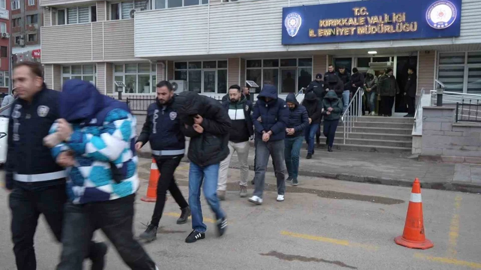 2.6 milyar liral�k yasa d��� bahis a�� ��kertildi: 25 g�zalt�