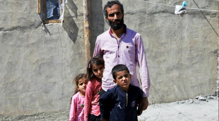 3 çocuğuna hem annelik hem babalık yapıyor