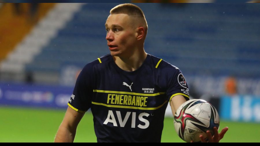 3 tak�m Szalai�nin pe�inde