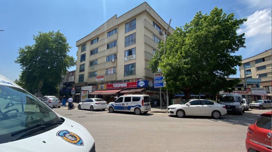 4. kattan d��t�, yaral� kurtuldu