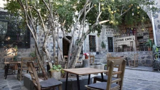 450 yllk tarihi evi iletmeye evirdi