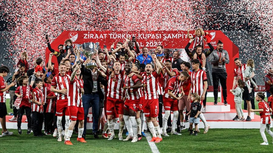 6 futbolcunun sözleşmesi bitiyor