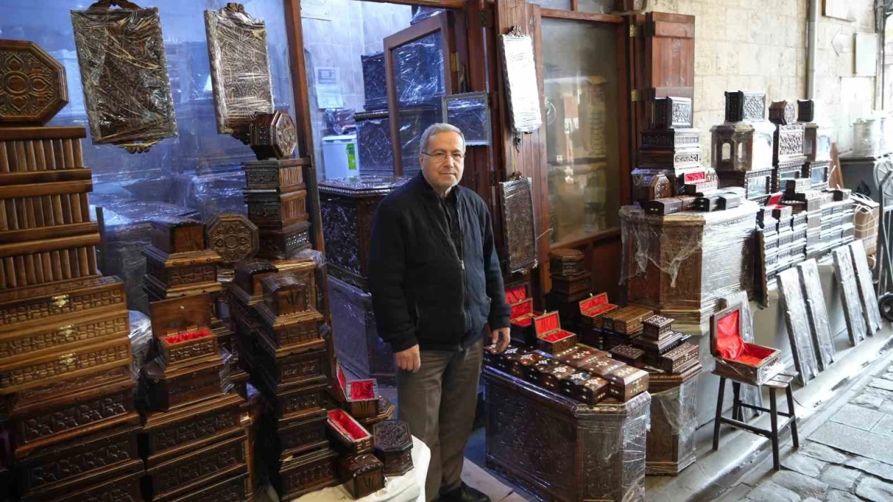 65 yıldır gelenekten geleceğe çeyizlik sandıklar yapıyor