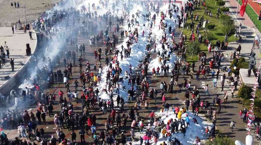 70 kamyon kar tand, ocuklar kar festivalinde doyasya elendi