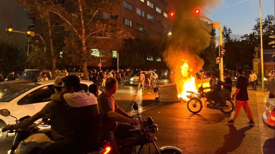 ABD İran'daki protestoların devamı için internet yaptırımlarını gevşetiyor