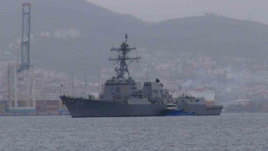 ABD sava� gemisi �zmit K�rfezi'ne demir att�