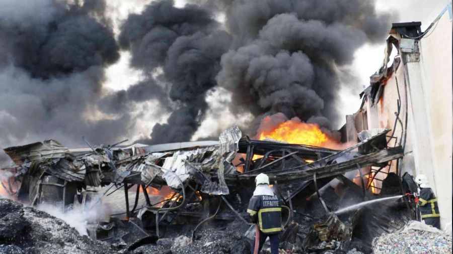 Adana'da al�minyum fabrikas�nda yang�n