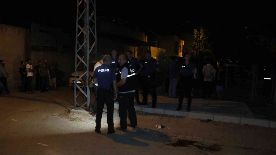 Adana'da selam verme bahanesiyle 2 ki�iyi vurdu