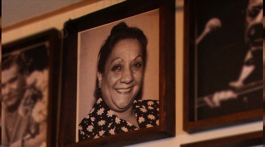 Adile Na�it y�d ediliyor