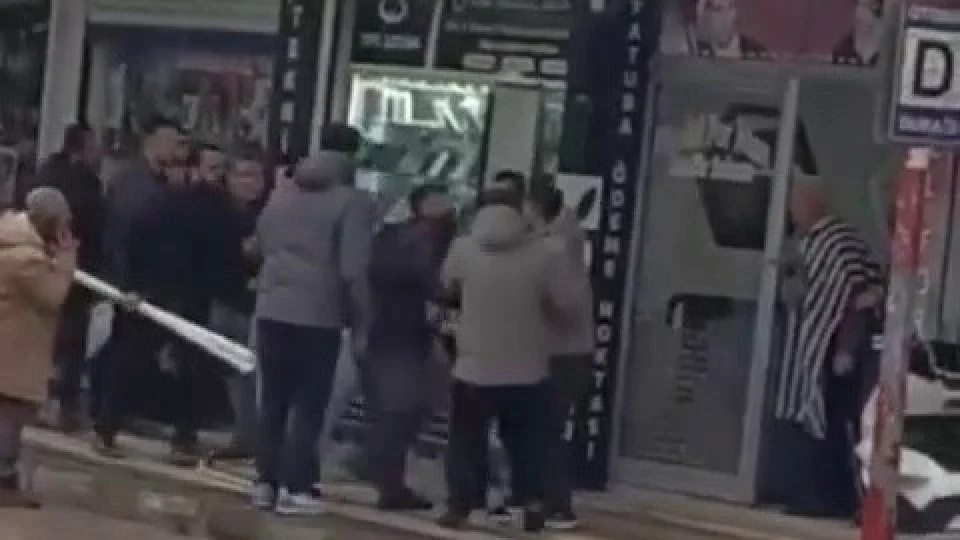 Ad�yaman'da silahl� ve b��akl� kavga: 5 yaral�