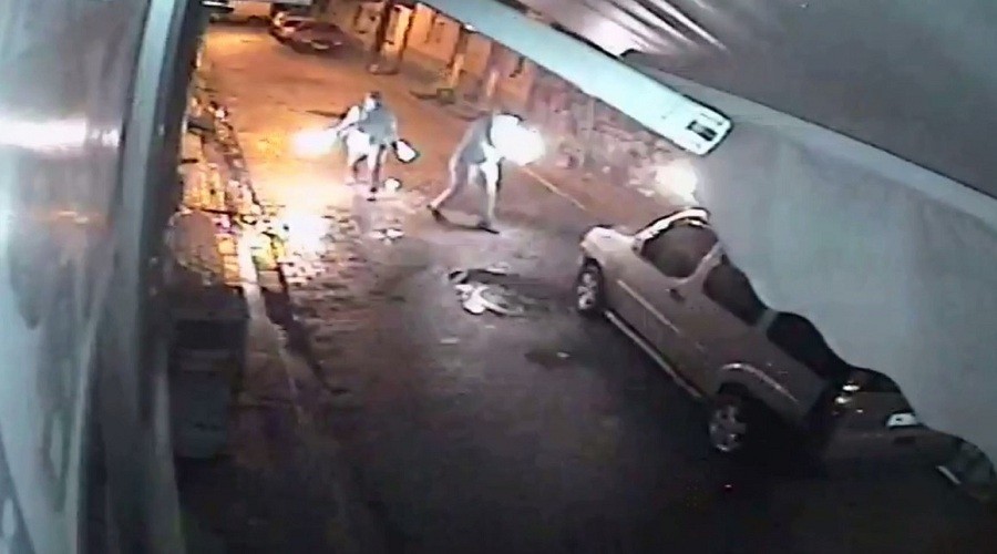 Ağabeyinin dükkan ve aracını molotofladı