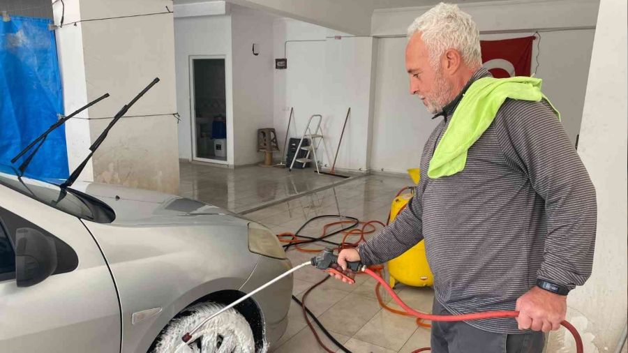 Ahmet Ağaoğlu ile golf oynuyordu şimdi oto yıkamacı
