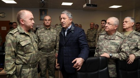 Akar, TSK komuta kademesi ile Libya'ya gitti