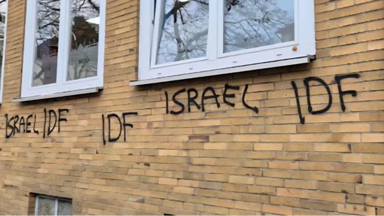 Almanya'da 2 günde 3 camiye saldırı