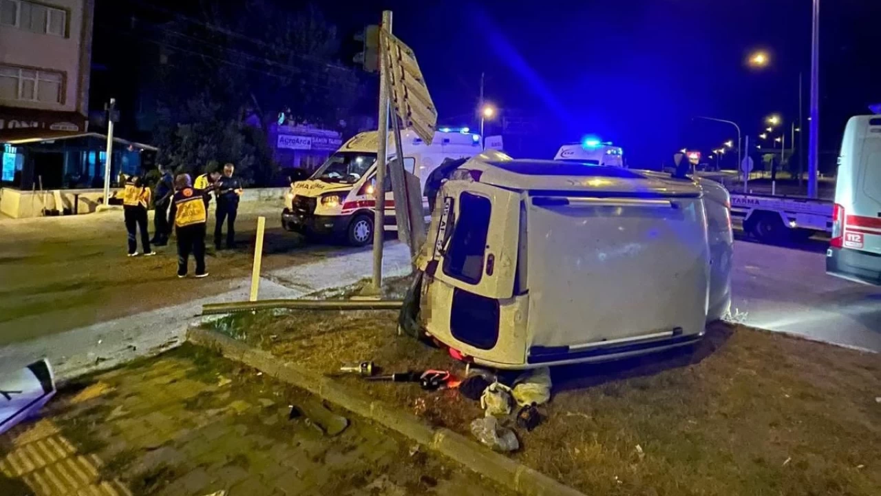 Amasya'da ticari ara ile ambulans arpt: 5 yaral
