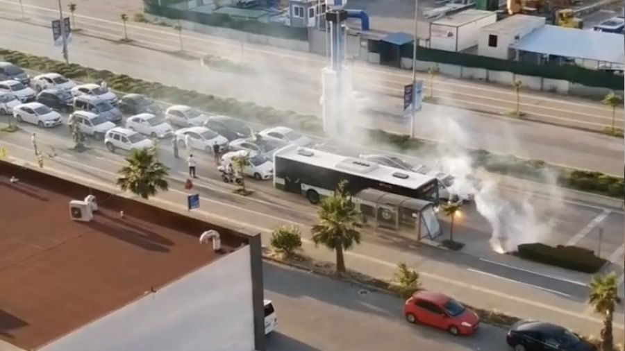 Ambulansa yol vermeyen sürücü trafikten men edildi