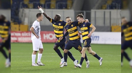 Ankaragücü'nün ilk galibiyeti şaşalı oldu