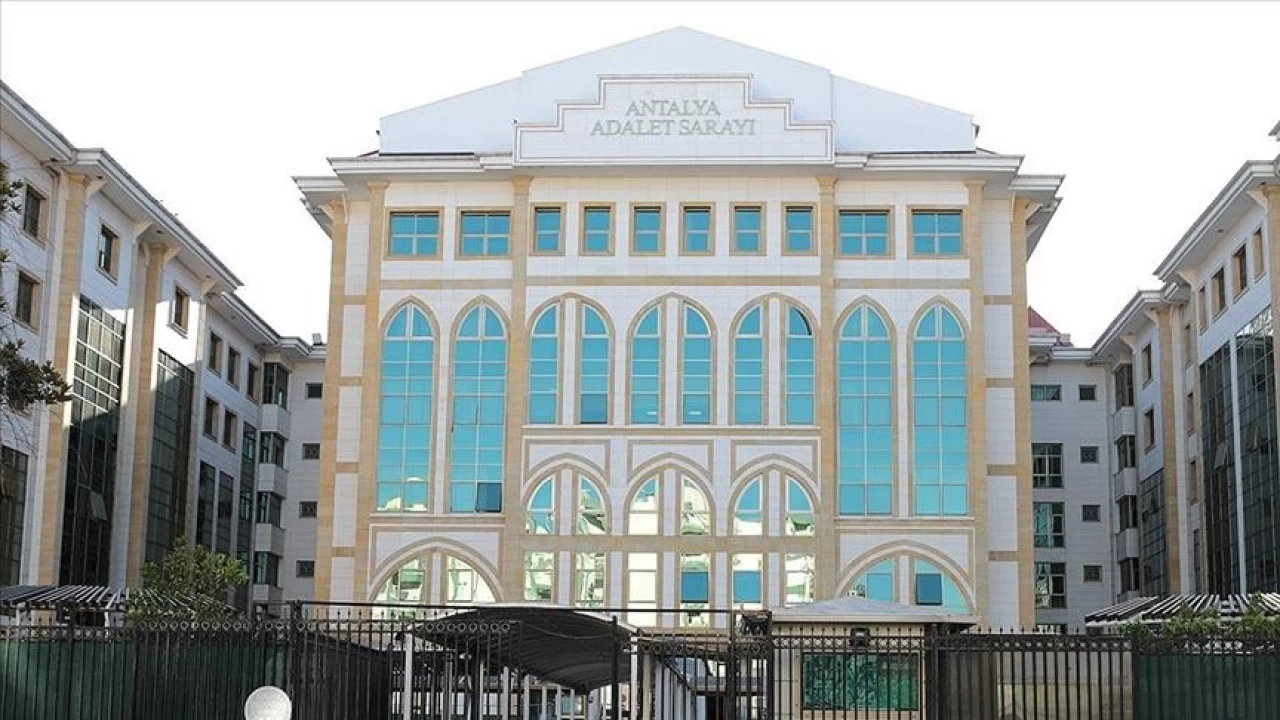 Antalya B�y�k�ehir Belediyesine operasyon: 20 g�zalt� karar�