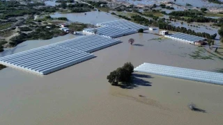 Antalya Ka�'ta seralar sular alt�nda kald�