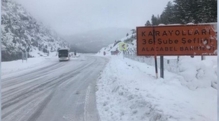 Antalya-Konya karayolunda kar kalınlığı 30 santimetre