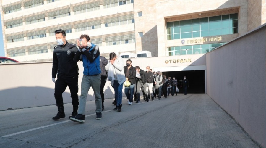 Antalya'da aranan 91 ��pheli yakaland�