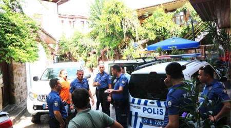 Antalya'da turistik işletmede 'papağan' gerginliği