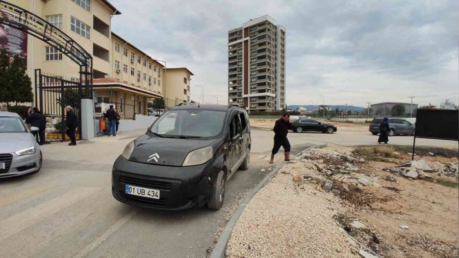 Ara�, ��rencilerin aras�na dald�