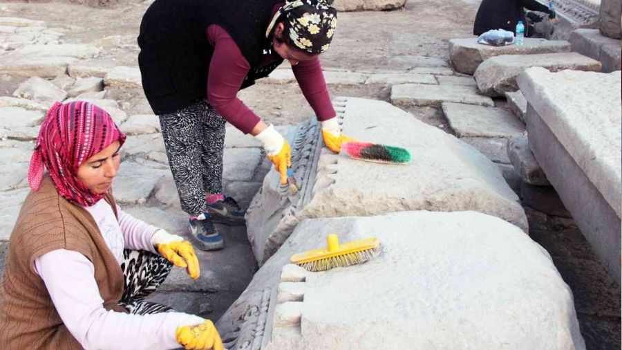 Arkeolojiye kad�nlardan hassas dokunu�