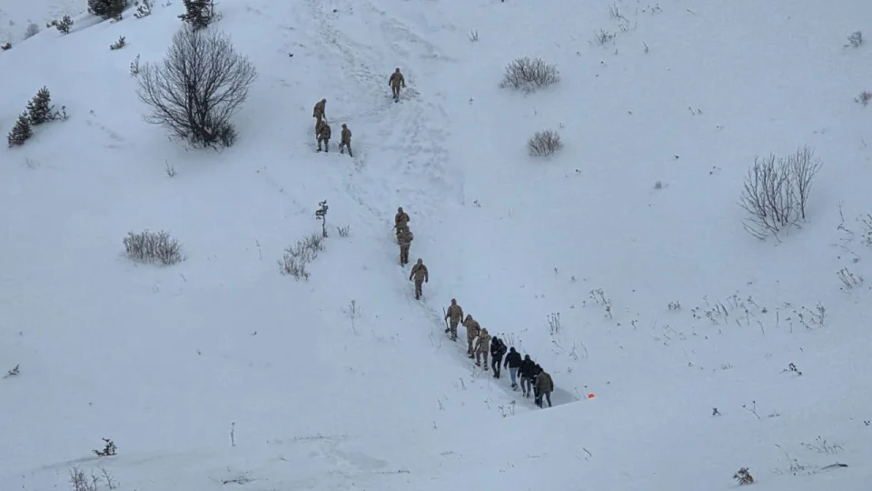 Artvin'de ��� alt�nda kalan 2 ki�iyi arama �al��malar� s�r�yor