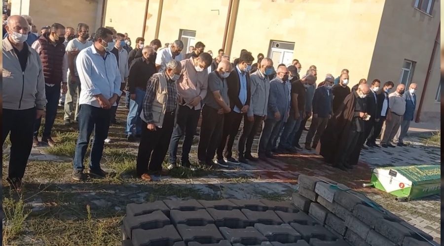 Aşı yaptırmayan sağlık memuru virüse yenik düştü