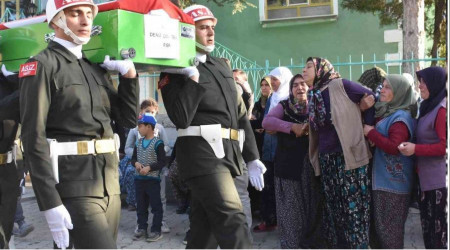 Askerden izinli olarak geldi, babasını hastaneye götürürken kazada can verdi