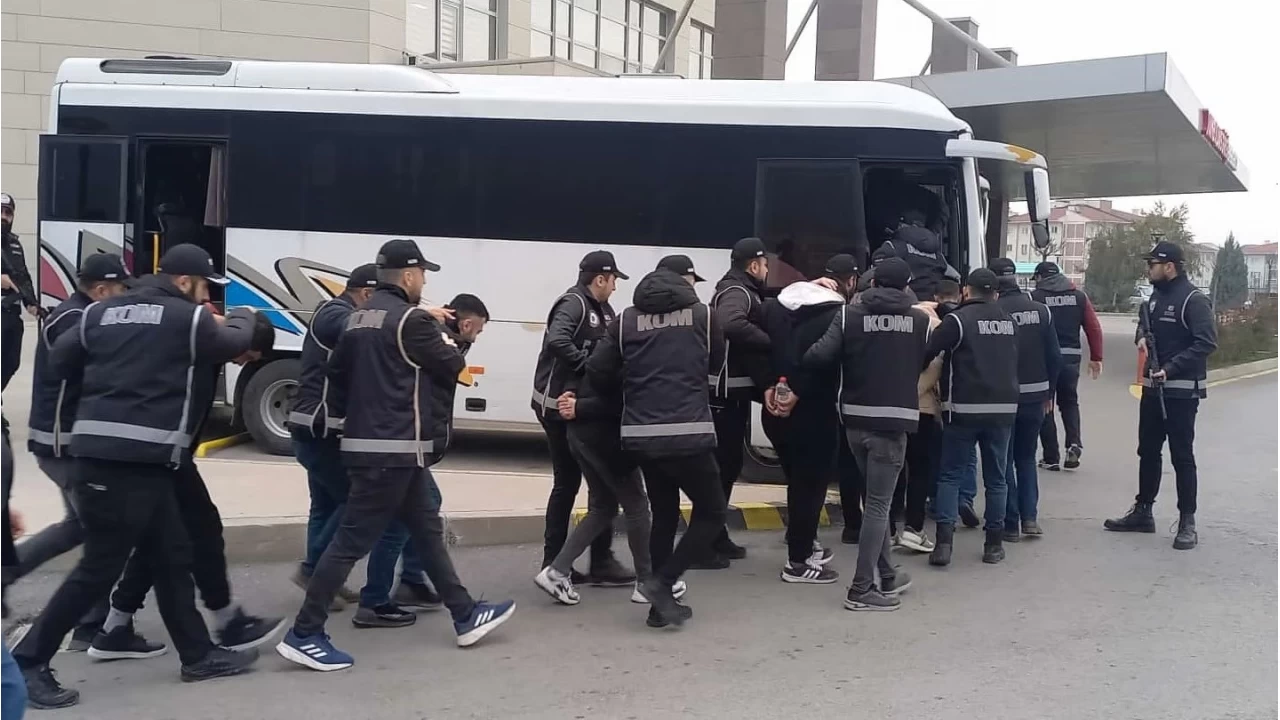 Ataşehir, Maltepe, Şişli ve Sarıyer belediyelerine terör örgütü DHKP-C’ye finansman sağlandığı suçlamasıyla operasyon başlatıldı
