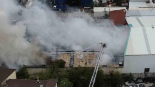 Ataehir'de fabrika yangn: 4 ii dumandan etkilendi