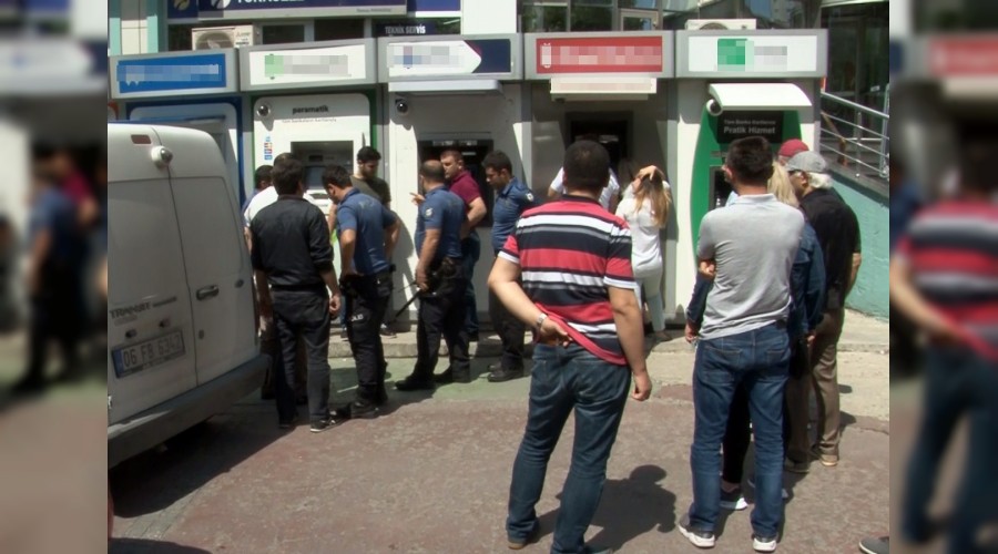 ATM�ye baltayla sald�rd�