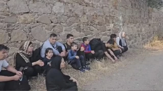 Ayvacık'ta 10 kaçak göçmen kurtarıldı, 12'si yakalandı